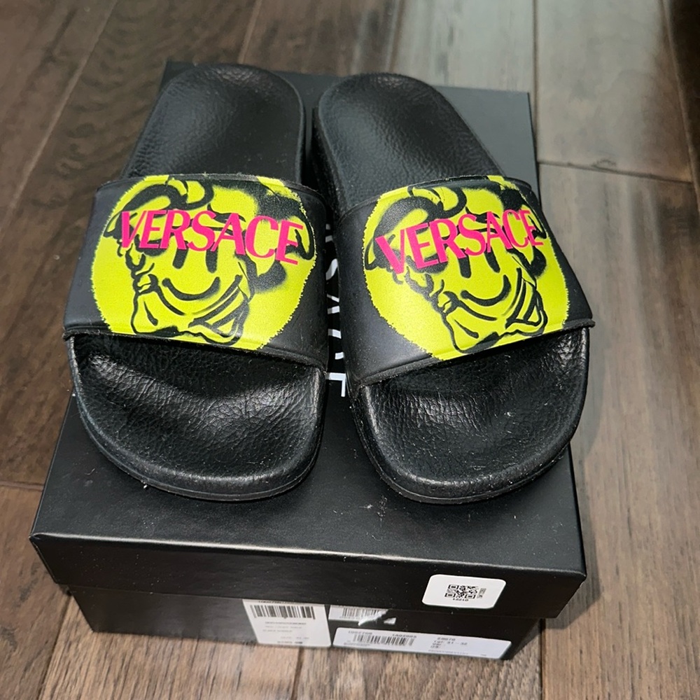 Versace slides size 31/32 excellent